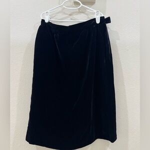 Valentino 80s 90s black velvet Victorian knee length luxury winter skirt 12 goth